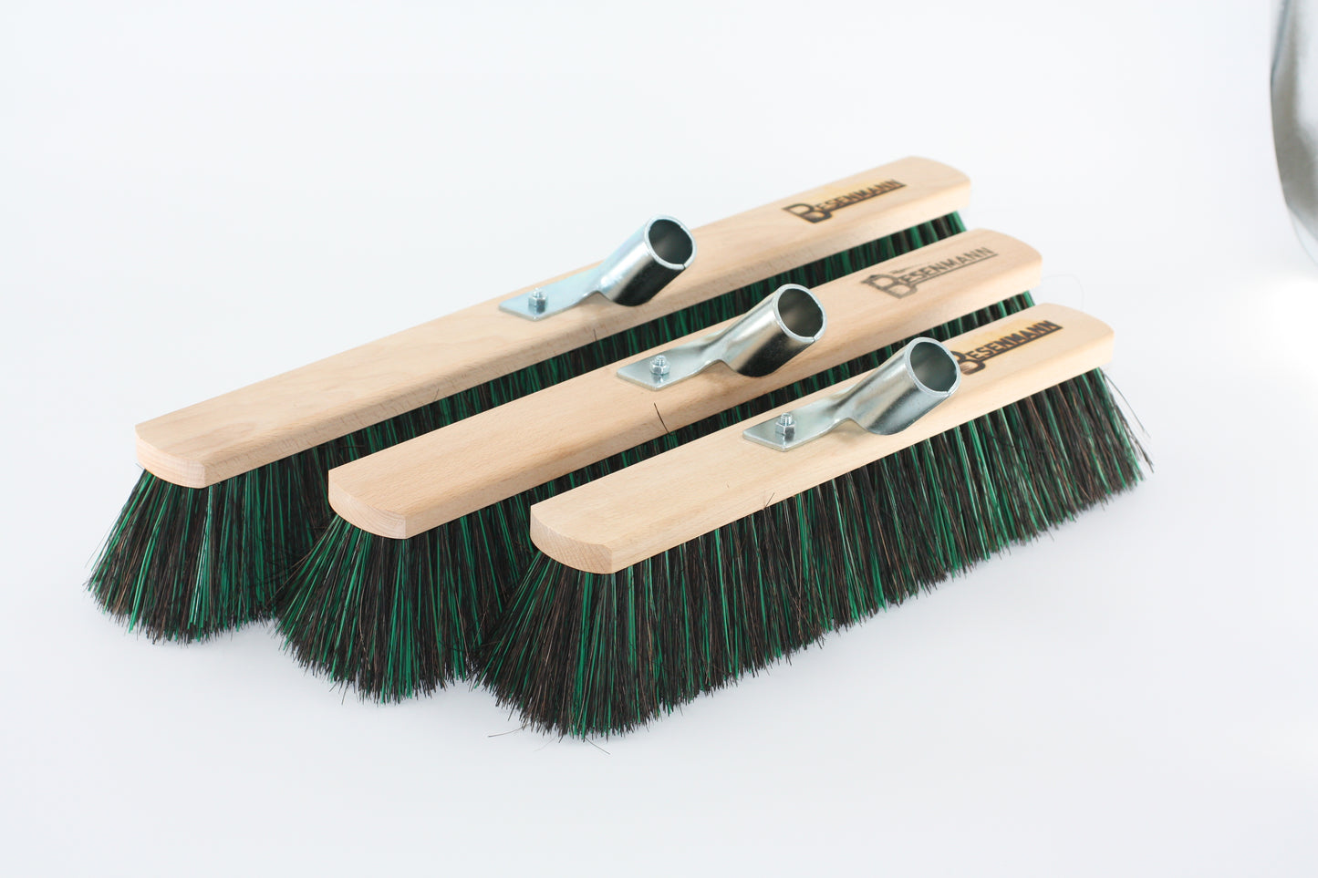 Besenmann Straßen- & Hofbesen Arenga-Elaston – grün/schwarz, 28 mm Stielhalter (ohne Stiel)